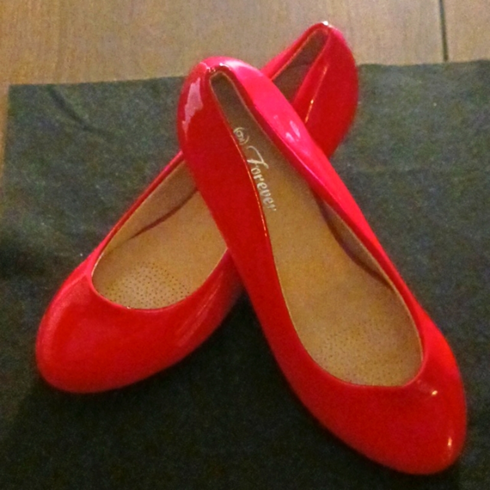 One pair of women's Forever heels